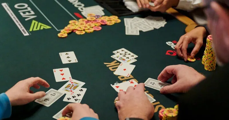 Chơi poker chuyên nghiệp với những kỹ năng nâng cao nhất