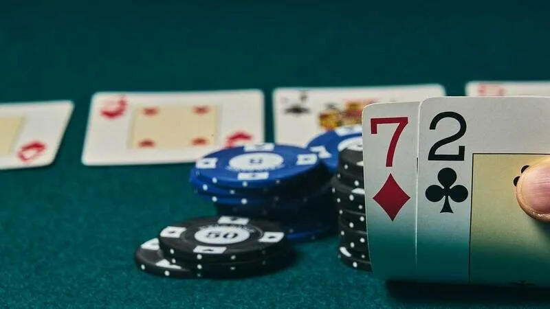 Chiến thuật poker bluff là gì?