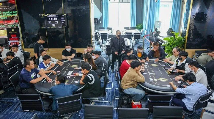 Xu hướng chơi Poker hiện nay được triệu bạc thủ săn đón